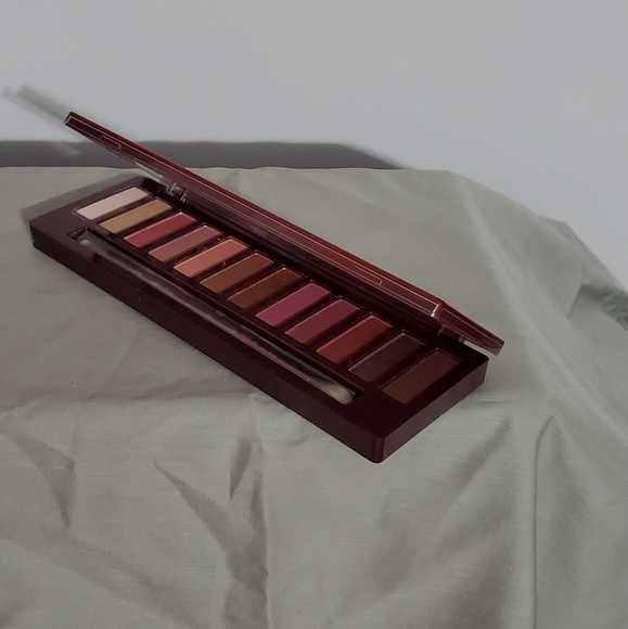 Urban Decay Naked Cherry Eyeshadow - Picture 2 of 3